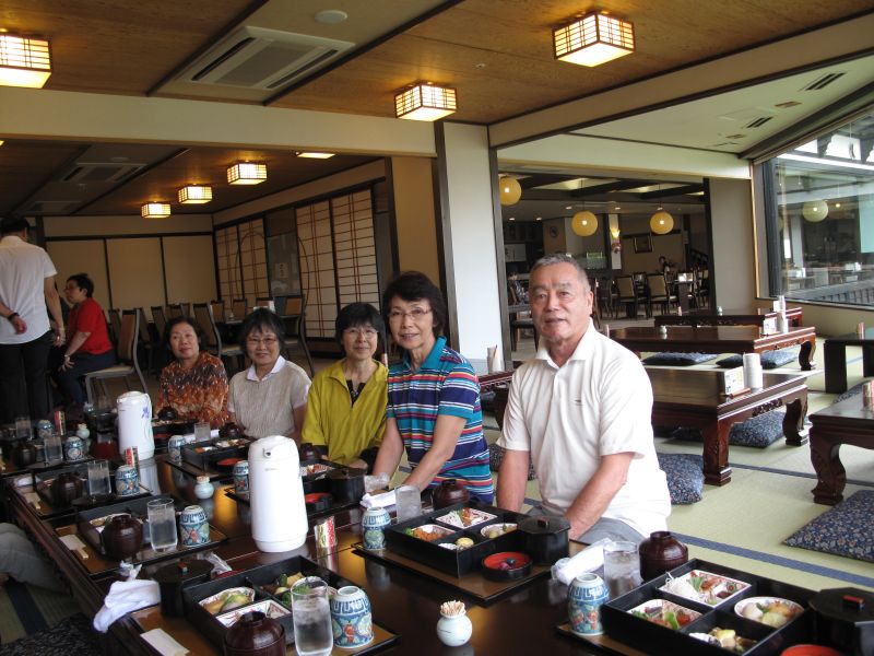 貴賓館で食事